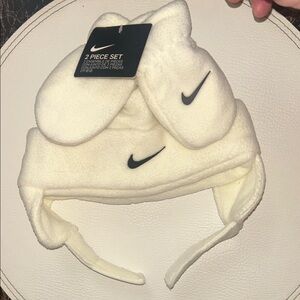 Nike Infant Fleece Hat and Mitten Set (white)